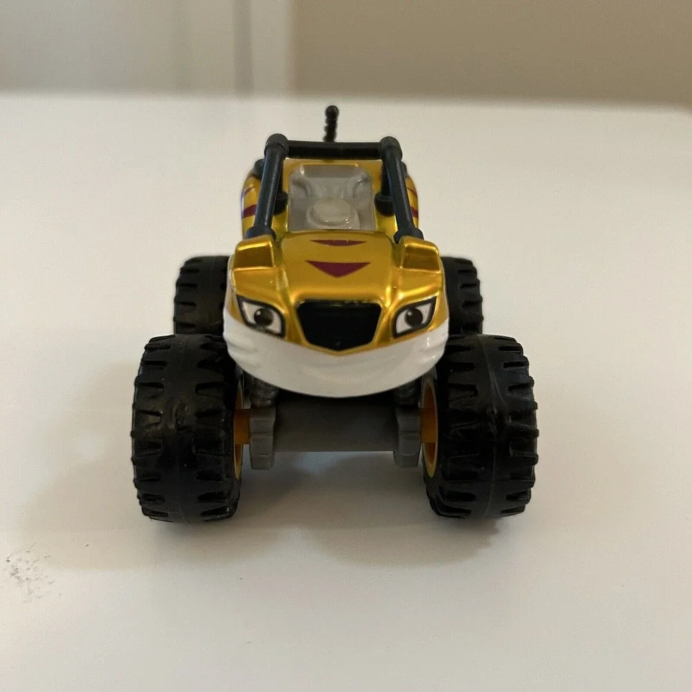 Blaze‎ and the Monster Machines Metallic Racer Stripes die-cast Fisher-Price